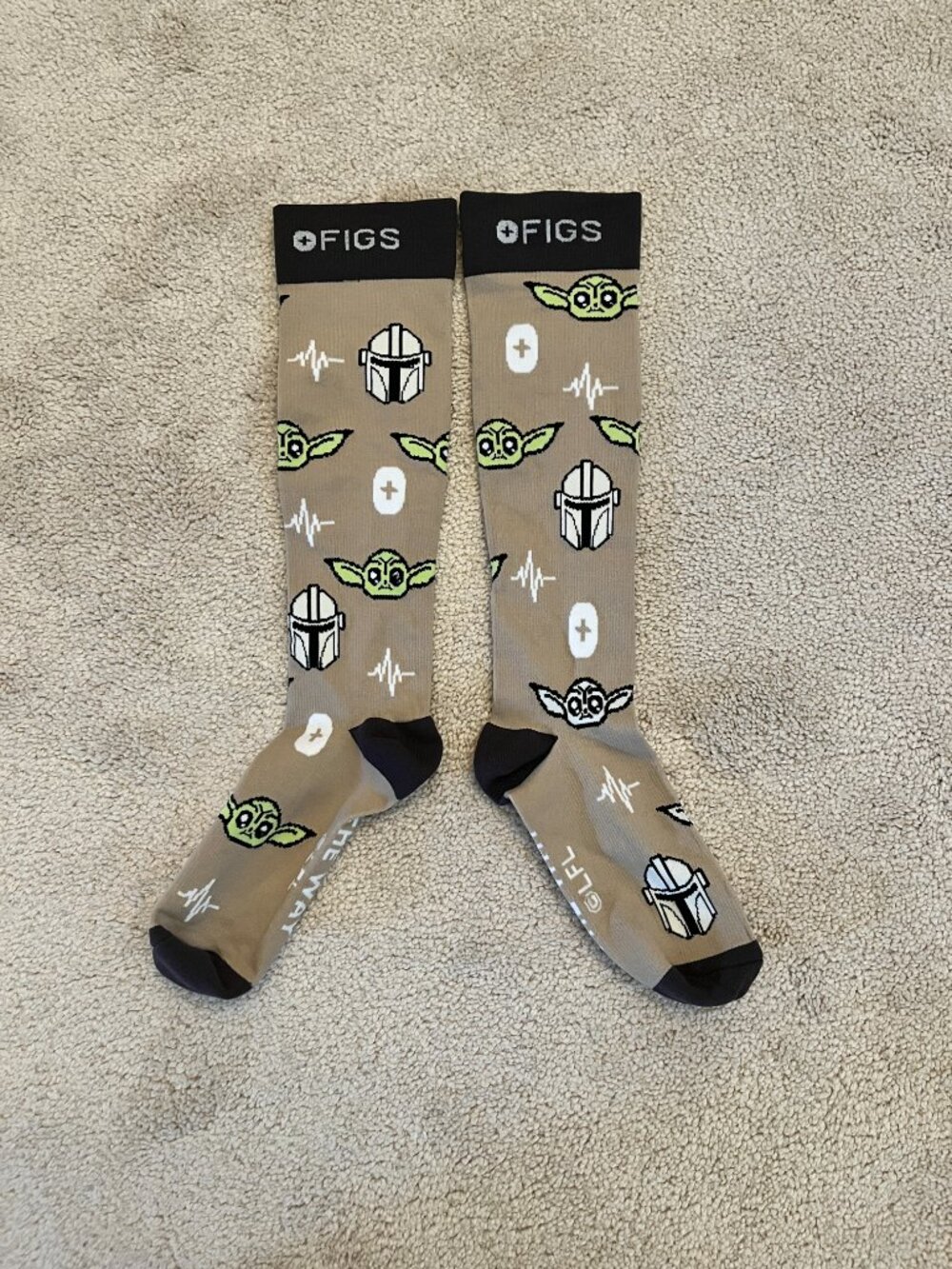 New RARE FIGS Compression Star Wars Baby Yoda Grogu Mandalorian Socks Small S